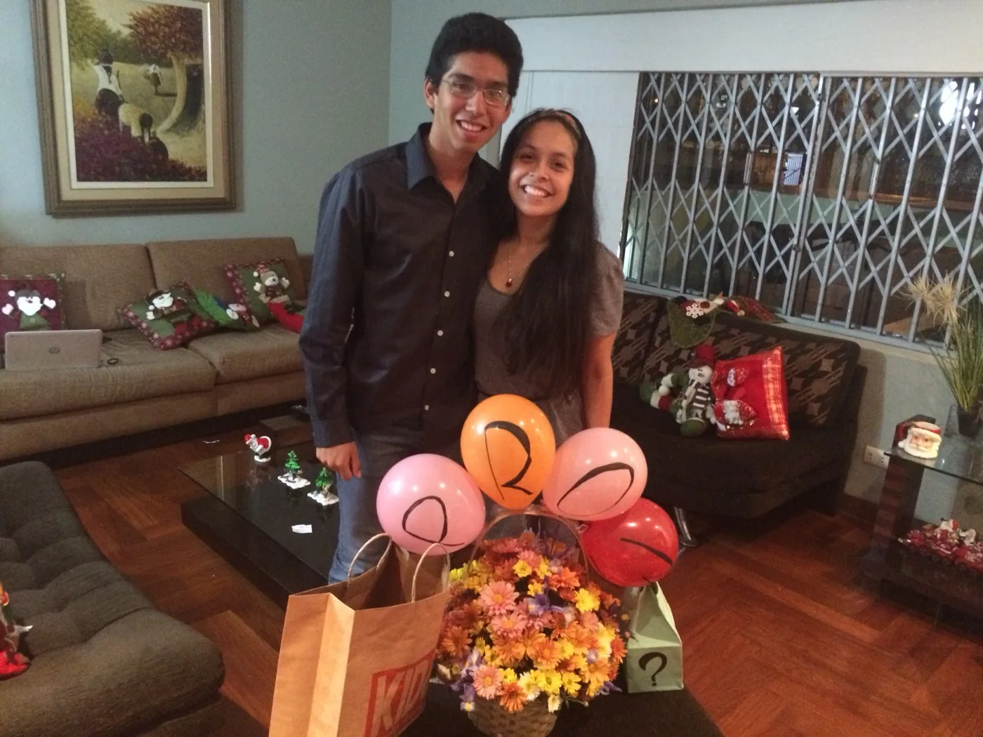 Valeria y Gerald en la pedida de PROM