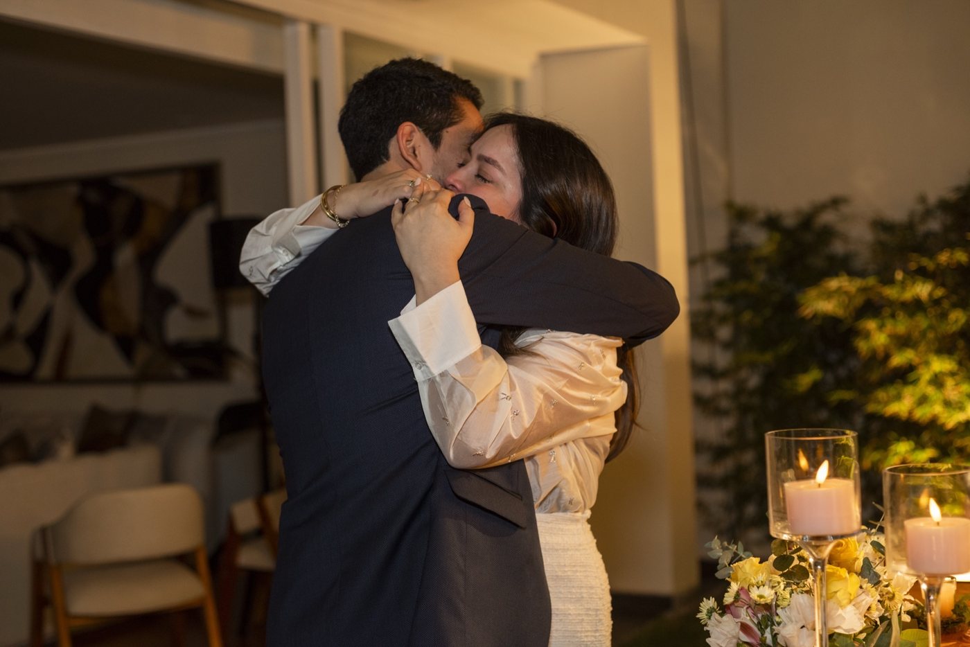 Valeria y Gerald abrazados en la propuesta