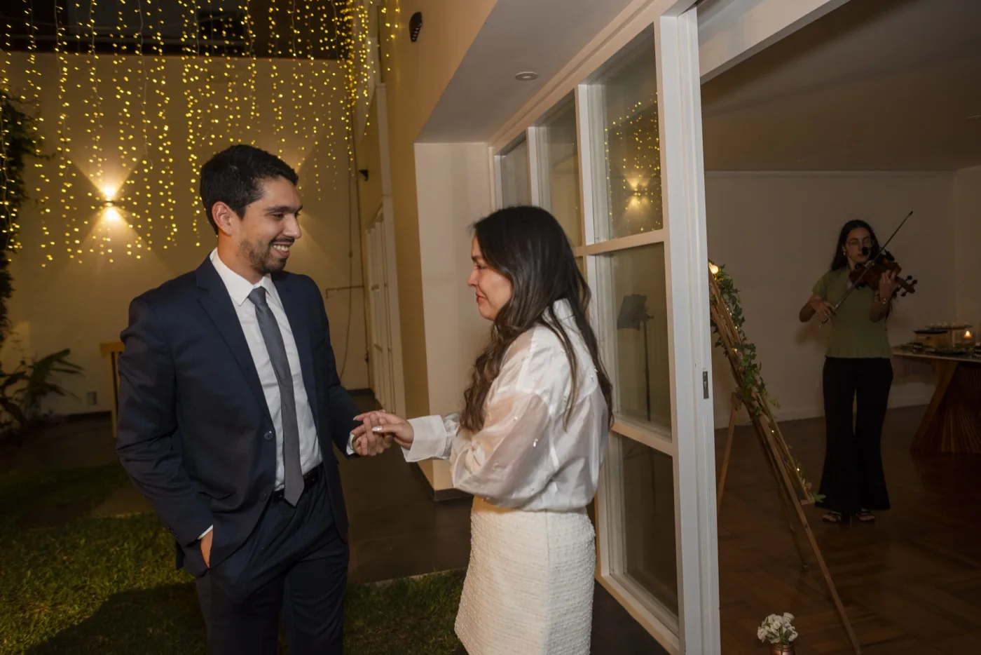 Valeria y Gerald durante la propuesta de matrimonio