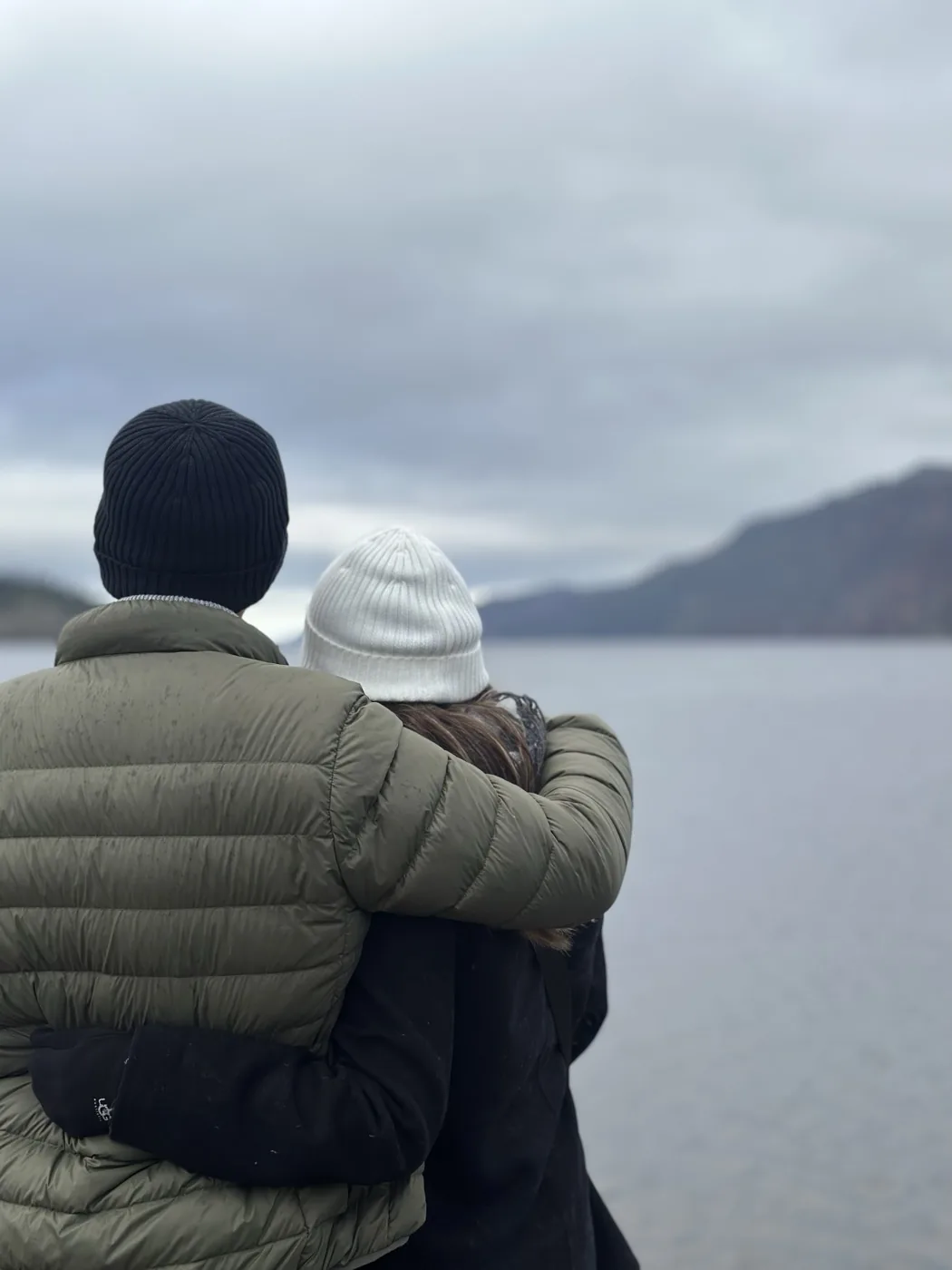 Valeria y Gerald en lago Ness